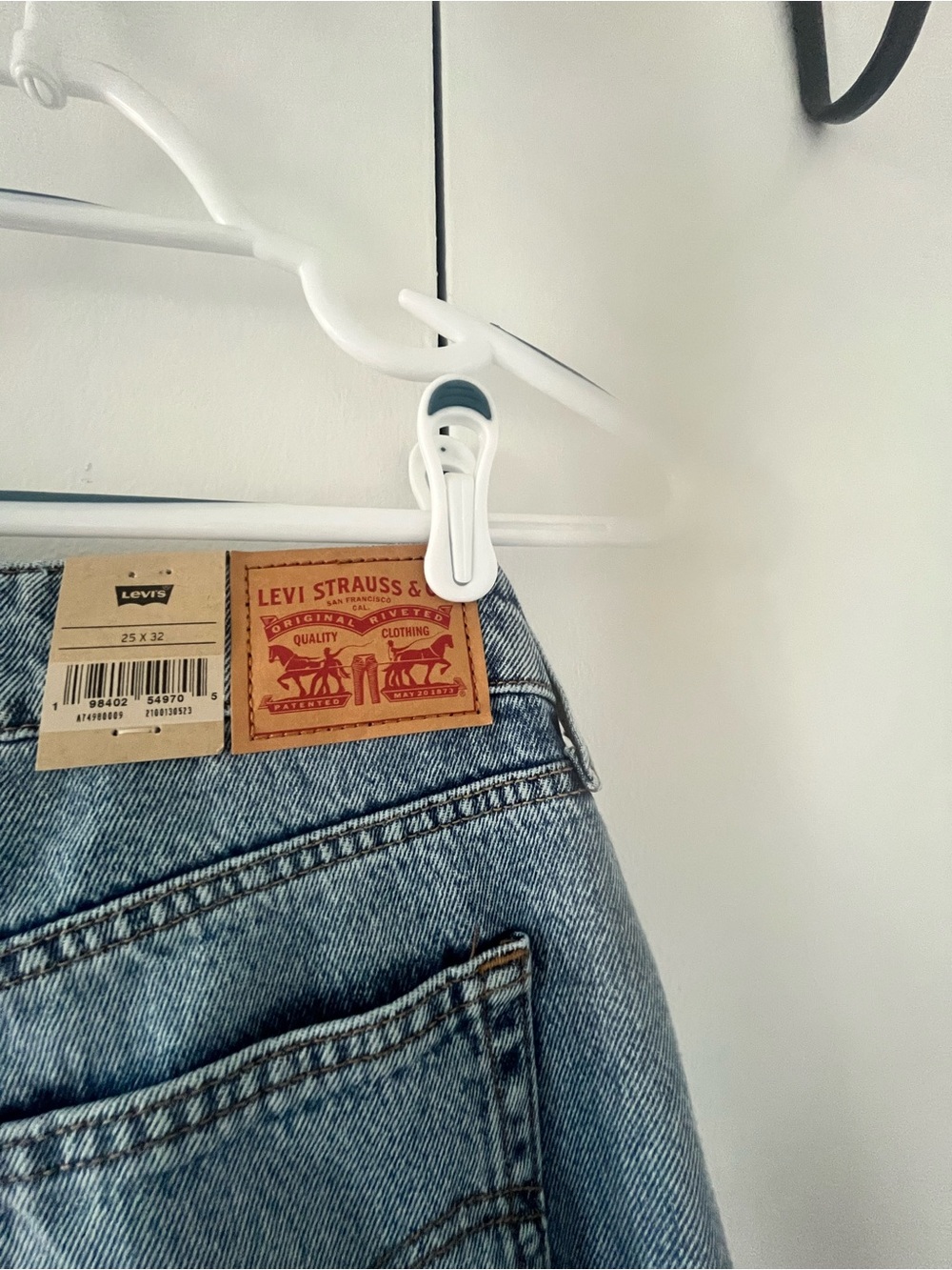 NWT
Levi’s Low Super Pro Women's Jeans size 25x32 - Picture 11 of 13
